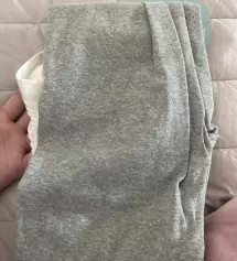 집에서 원피스 밑에 입으려고 샀어요. 부드럽고 편하게 입기 좋아요.