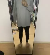 쬐끔 타이트해요~ 외출할때 원피스 안에 입을때는 좋을거같은데.. 집에서 편하게 입으려