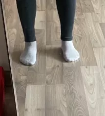 찰떡 스판 피치보다 좀 더 도톰한 느낌이라 겨울에 입기 따뜻할 것 같아요!