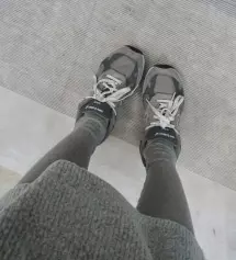 톡톡하고 잘 늘어나고 배부분도 여유있고 넘 좋아뇨. 소임에서 얇은 봄가을용 레깅스도