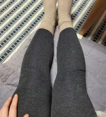 레깅스가 헐렁거리거나 금방 늘어날까봐 일단 한개만 주문했어요. 4번째 입는 중인데 입