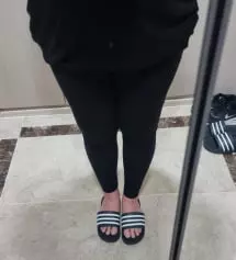 배가 많이 나와서 그런지 엄청 편해요. 집이나 집근처 가까운데 입고 나가기 딱 좋네요