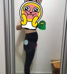 두껍지 않은 면 재질이에요. 3~4월에 입기 적당한 두께로 보여집니다. 요가레깅스만입다