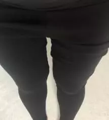 작은맘으로 샀는데 그래도 길긴해요 쫀쫀하니 좋은거같아요 잘입을개요