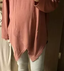 키가 작아서 조금 기장이 길지만 부드럽고 편해요! 특히 배 부분도. 편해요. 159cm 56 