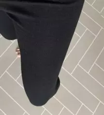 키 166 34주 만삭 산모 입니다. 소재는 일반 레깅스보다 두꺼워서 겨울에도 입을거 같고