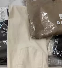 잘 늘어나고 입기 편해요~~