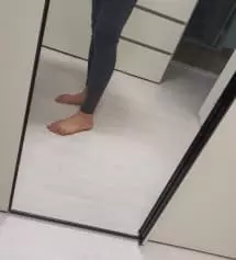 색깔도 생각한대로에요. 엄청 편하고 배 안조여서 매일 입고 있어요. 많이 두껍지 않아