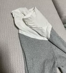 다른 곳에서 레깅스 입다가 만삭되니 옷이 내려와서 주문해봤어요. 밴드가 잡아주는게 