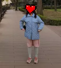 배송은 하루만에 왔어요 아직 14주라 배는 편안해요. 두께감도 있어서 지금딱맞고 여름