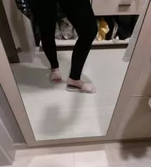 실물이 어떨지 고민하면서 주문했는데 맘에 들어요! 약간 톡톡한 소재여서 가을부터 잘