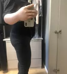 레깅스 도착 하자마자 입어봤는데. 너무 편해요. 배에 자극이 하나도 없어서 좋아요. 지