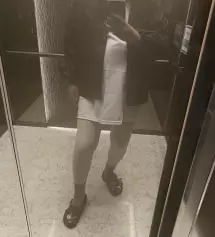 레깅스랑 양말이랑 함께 구입했는데 색상도 잘 맞고 너무 예뻐요 넉넉하구 편하구 원래