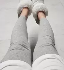 종아리.허벅지 쪽은 편해요. 지금 20준데 배쪽에 고무줄은 좀 쫄리네요. 그래도 불편할