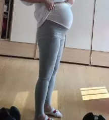 35주임산부에요. 레깅스라서 입다보면 헐렁해져서 흘러내리는 느낌있을것같았는데 요건