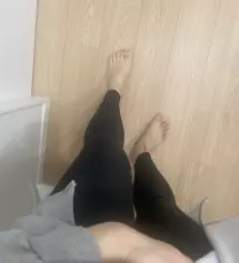 쫀쫀하고 좋네요~ 배 부분도 편안해요~ M,L 고민하다가 딱 맞는게 좋아서 M 했더니 정말