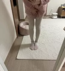 봄이라서 얇은 레깅스필요했는데 촉감이랑 길이랑 착용감 다 좋아요 164기준에 키작맘이