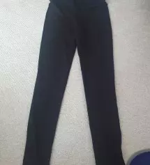 쭉쭉 잘 늘어나고 편해요. 두께감 약간 있어서 요즘 같은 환절기에 입기 좋겠네요~