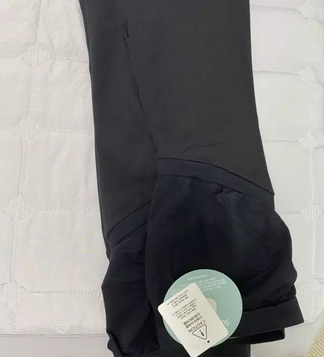 소재가 생각보다 두꺼워서 겨울까지도 괜찮을 것 같아요! s아니고 m 사기를 잘한 것 같