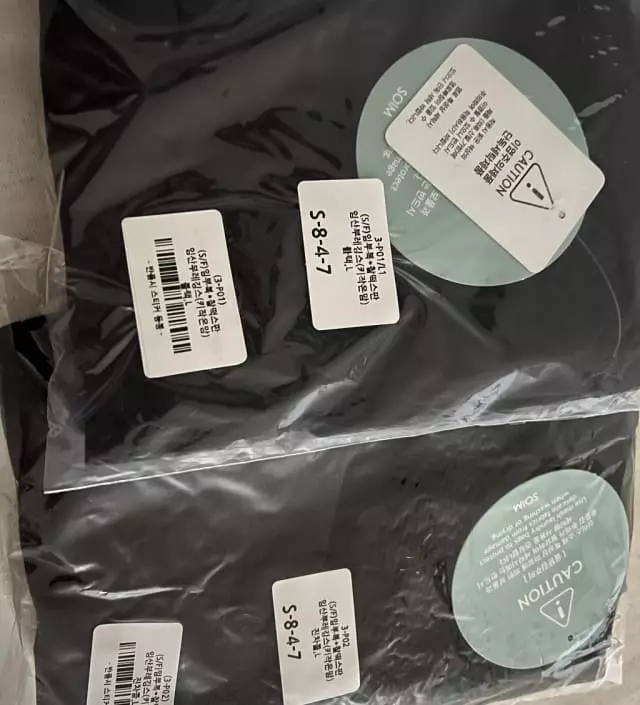 배송빨라요!! 두께도 적당하고 소재도 부드러워서 너무 좋아요!! 