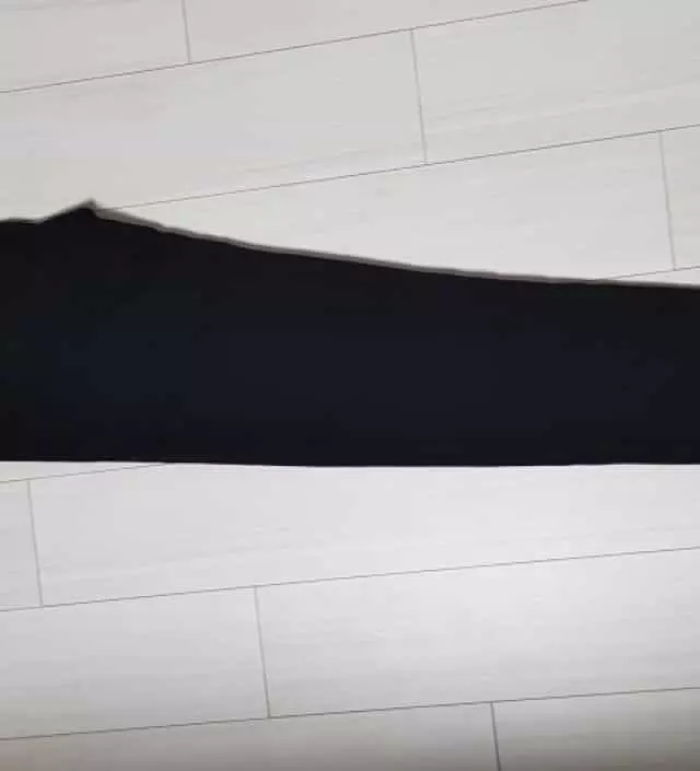 키가 큰 편인데 길이가 길어서 만족해요. 두께는 가을엔 밖에서, 겨울엔 실내에서 입기