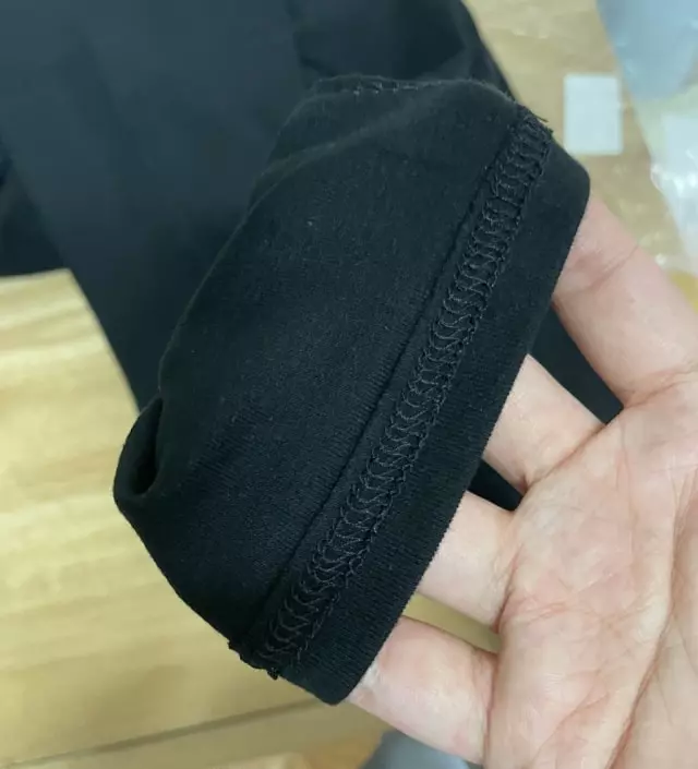 입어보진 않았지만, 너무 얇을까봐 걱정했는데 적당한 두께같아요~