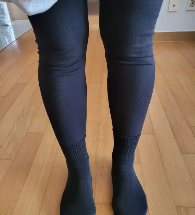 잘늘어나요 스판있는 느낌보단 면재질이에요 
