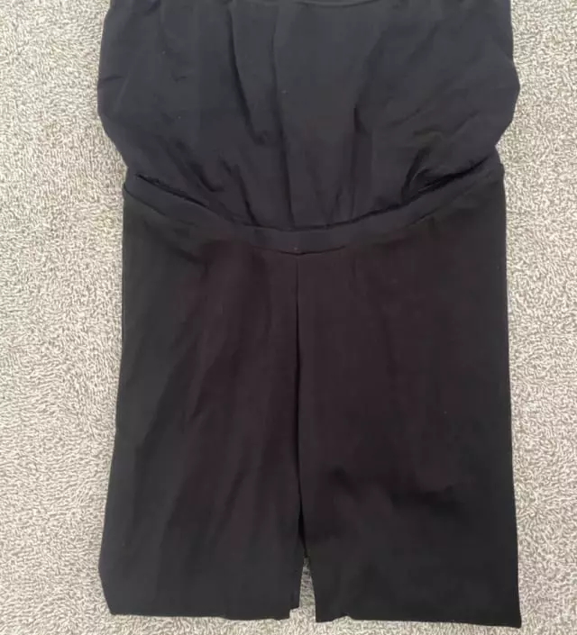 두께가 좀 얇지 않을지 걱정했는데 겨울에도 긴 치마랑 입으면 괜찮을 것 같아요. 신축