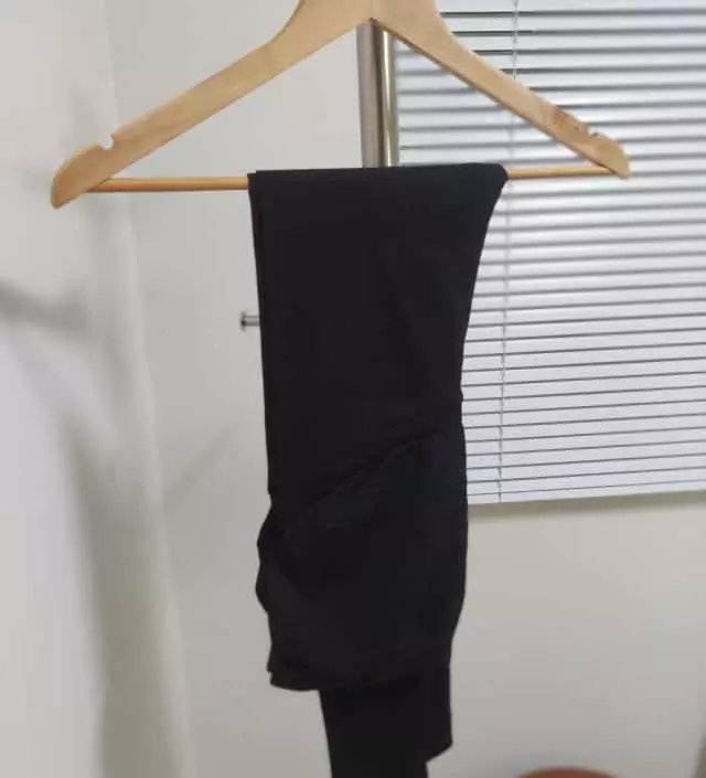 만삭때까지 입으려 큰사이즈로 주문했는데 신축성이 좋아서 많이 넉넉해요 두께감 톡톡