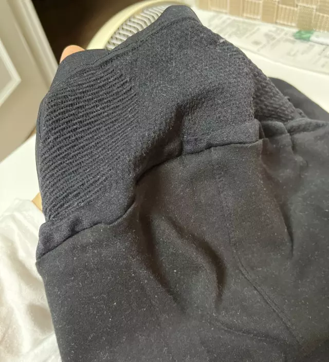 부들부들편해요  안에 입으니 생각보다 더 따듯해서 조리원에서 원피스안에 입으면 좋을