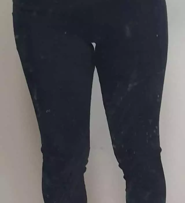 배부분이 심리스로 되어있어서 굉장히 편해요. 레깅스 길이는 꽤 넉넉한 편이라 165인데