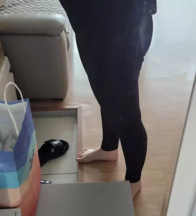 164cm인데 키작맘 사니 길이 딱 좋아요. 라지 사이즈라 그런거 입기 너무 편하고 좋아요