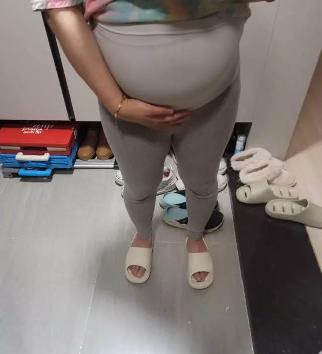 여러 개 사서 안 맞으면 어쩌나 걱정되어 한 달 전에 하나 구입해서 한 달 입어보았어요