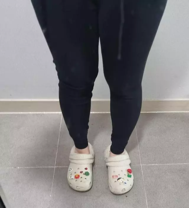 겨울에 기모레깅스 잘 신고 곧 봄이 올거같아서 기모없는걸로 샀어요. 확실히 임산부용