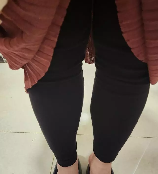 쫀쫀하단 말로 부족해요 쫜쫜해요 뚱맘인데 쫜쫜하지만 잘 늘어나서 부담 없이 좋네용