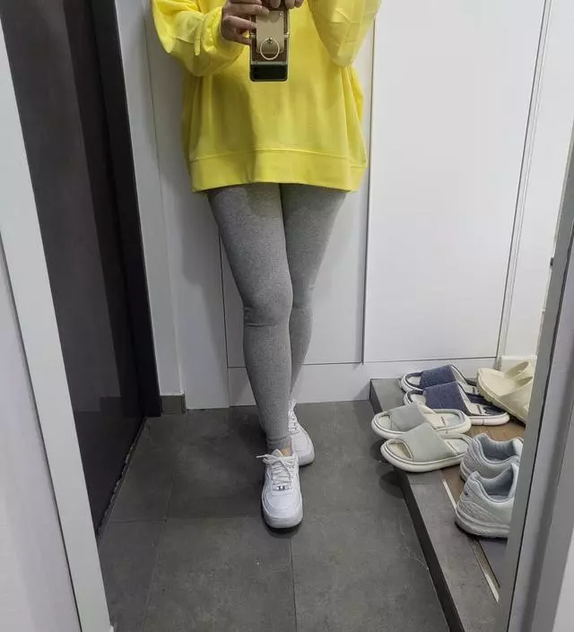 29주차인데 배 감싸주는 부분이 편하고 잘 늘어나서 전혀 답답하지 않아요. 면도 너무 