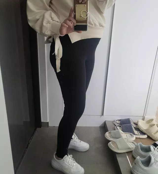 29주차인데 배 감싸주는 부분이 편하고 잘 늘어나서 전혀 답답하지 않아요. 면도 너무 