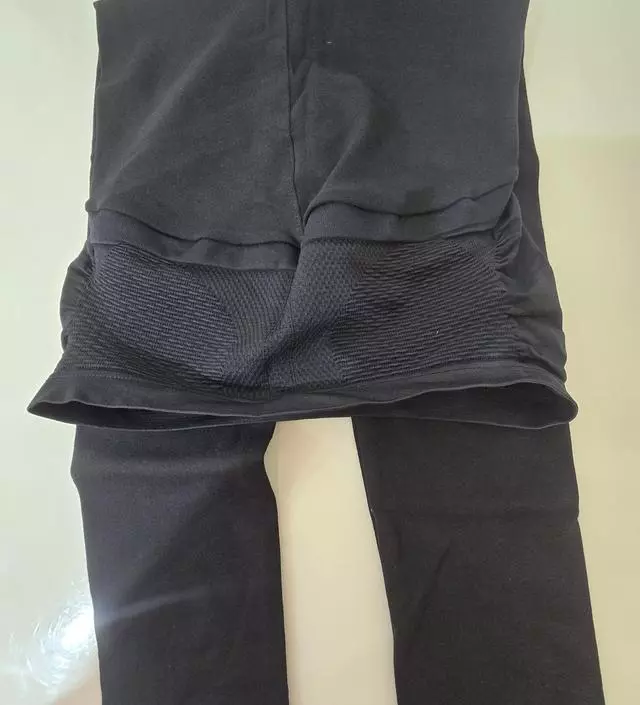 두께감도 지금 입기 좋구요.
