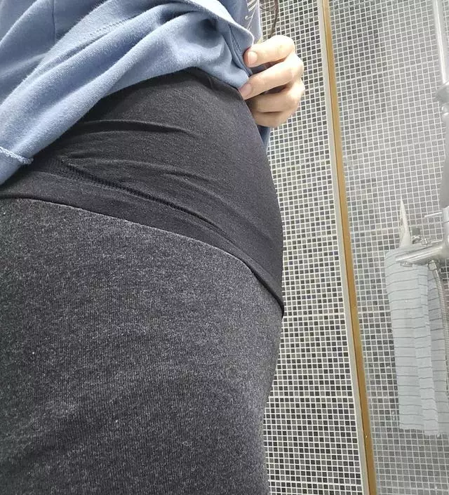 L사이즈 사니까 딱좋네요 임산부 필라테스 할때 입을건데 나중에 치마속에도 입기좋을거