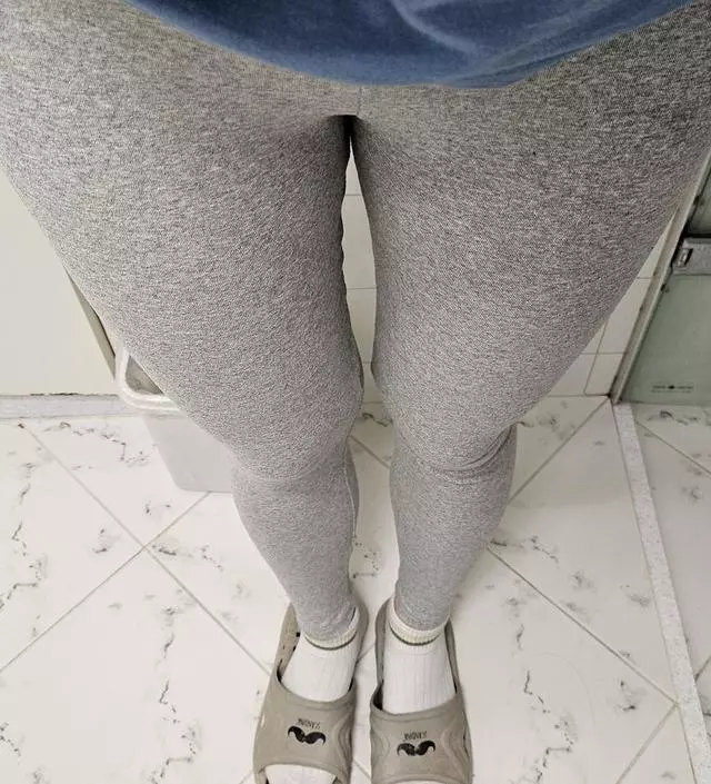 L사이즈 사니까 딱좋네요 임산부 필라테스 할때 입을건데 나중에 치마속에도 입기좋을거