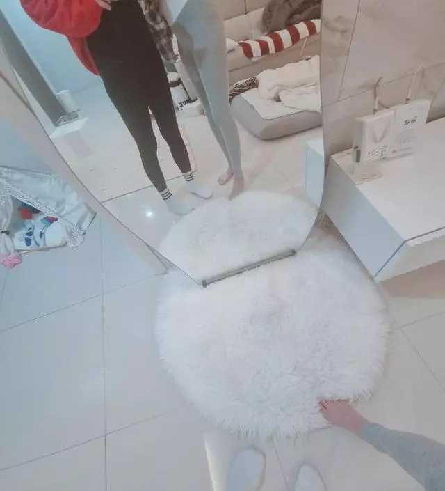 이름만보고 주름이 전혀 안잡히는 줄알았어요 저의 생각으로요~허벅지랑  무릎쪽에 주름