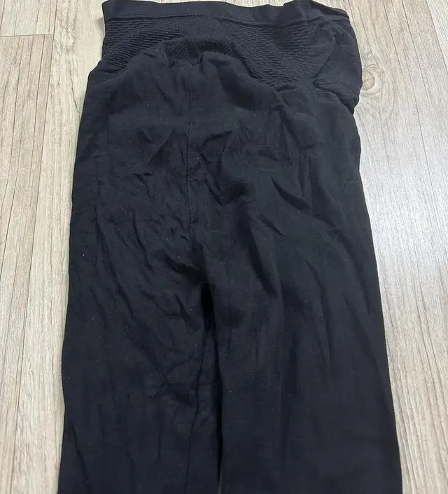 배가 조금씩 나와서 임부레깅스 샀는데
