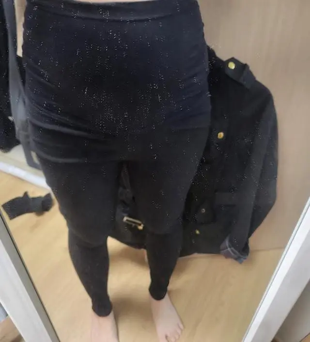 키 160인데 길이 딱 맞아요!! 22주 배에도 m사이즈 잘 맞네요. 레깅스라 그런지 살짝 불