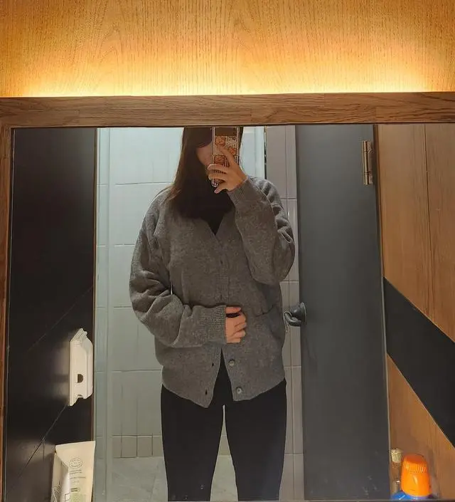 생각보가 톡톡해서 자주 입을 것 같아요. 배 부분 조이지도 않고 기장도 제게 딱 좋아서