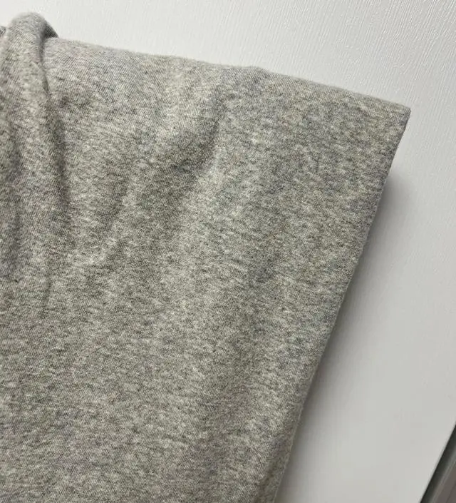 예전에 블랙으로 샀었는데, 착용감이 좋아서 이번에 멜란지로 하나 더 구입헀습니다~ 좋