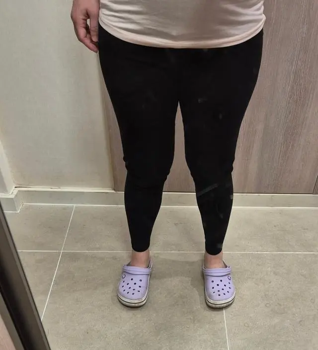 레깅스가 편하고 배쪼임이 없어요. 키작은맘 옵션 선택했는데 길이가 그렇게 짧지는 않