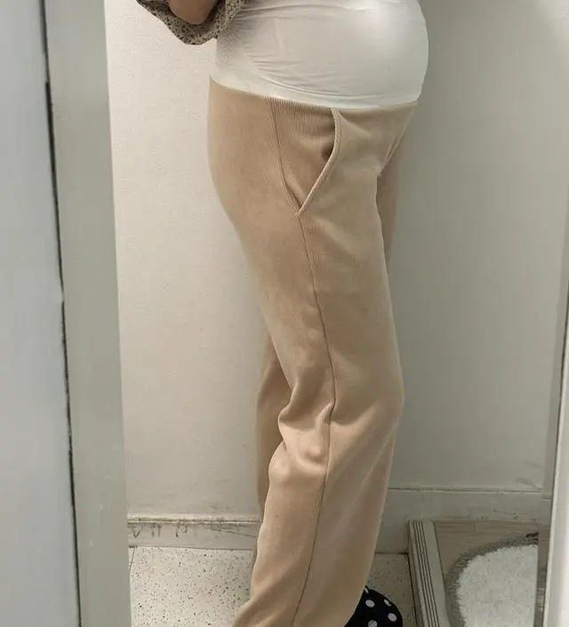 색상은 약간 핑크베이지? 살구베이지 느낌이예요 따수운 느낌이고 감촉도 엄청 부드러워