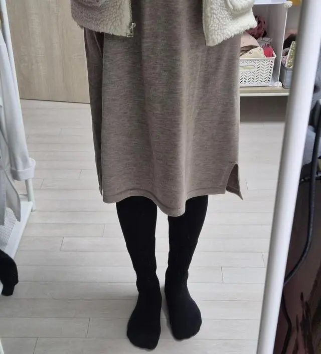 신축성 좋고 재질도 좋아요! 다리가 긴 편인데도 레깅스가 남네요 너무 좋아요ㅎㅎ 한겨