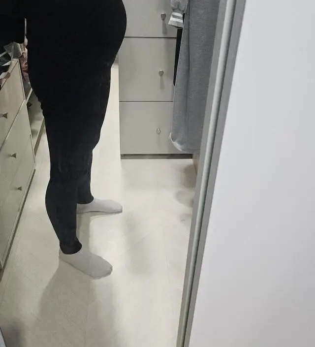 어쩜이리 착 달라붙고 라인이 예쁠까요 맘에듭니다
