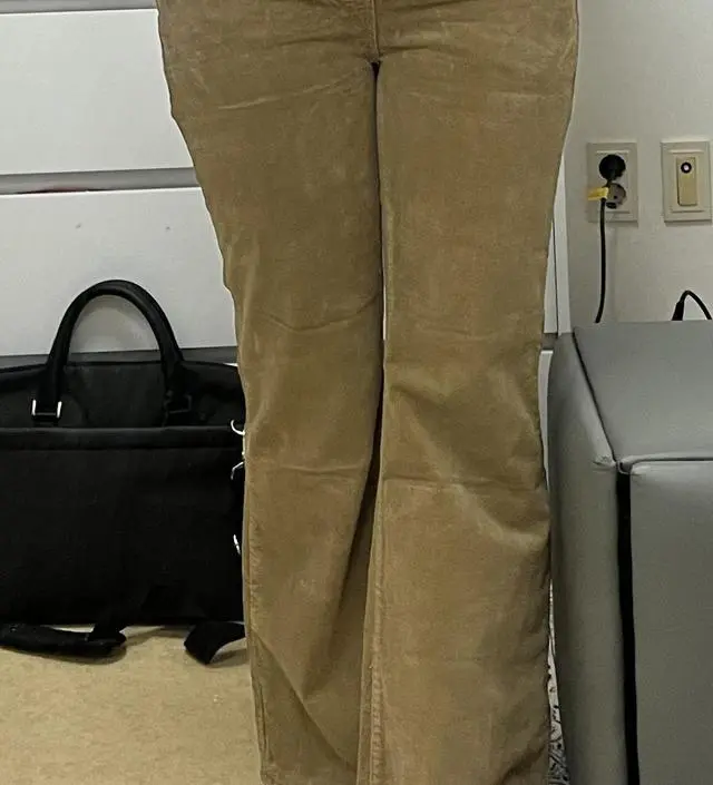 길이감도 두께감도 괜찮아요. 기모는 아니지만 따뜻합니다. 스판끼도 있어서 살이 더 쪄